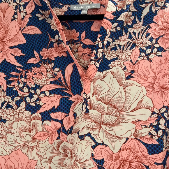 Floral Blouse - Picture 2 of 3